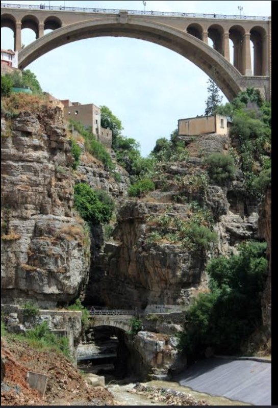 آثار مدينة الجسور المعلقة